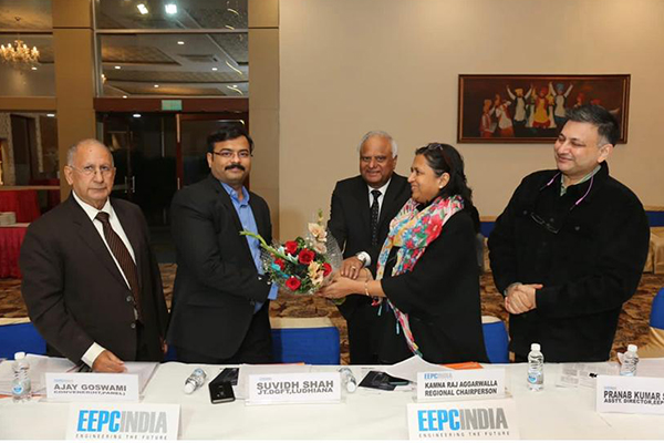 Mr Suvidh Shah, Jt. DGFT, Ludhiana and the Chief Guest (2nd from left) was felicitated by Mrs. Kamna Raj Aggarwalla, Regional Chairperson (NR) ,EEPC India  (2nd from right) at the Capacity Building Programme on Export along with Hand Tools Panel (Panel 15) Meeting jointly organised by EEPC India (SRO), Jalandhar and Department of Commerce, Government of India and supported by Machinex, Myforexeye India and Export Credit Guarantee Corporation (ECGC) of India.  Mr Ajay Goswami, Hand Tools Panel Convener, EEPC India ( far left); Mr Sharad Aggarwal, Panel Member ( far right) and another person from Industry sector (standing back) are seen.  