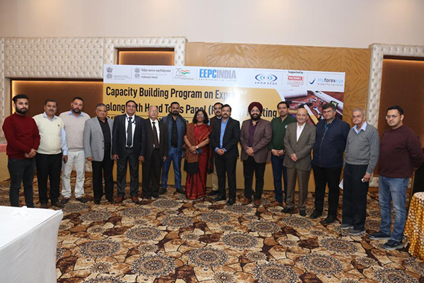 Diginitaries during photoshoot (L to R) - Mr Kuldeep Singh, Branch Manager, ECGC (5th from left); (to his right ) Mr Ajay Goswami, Hand Tools Panel Convener, EEPC India; (next to him) Mr Pranab Singh, Asstt. Director, EEPC India; (to his right) Ms. Jaya Basu, Joint Director, EEPC India; (next to her) Mr Suvidh Shah, Jt. DGFT, Ludhiana and the Chief Guest; Mr Tushar Jain, Working Committee Member, EEPC India is  behind the  Chief Guest.