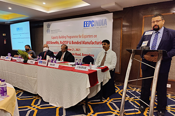 Mr. Shashi Lewis, Dy. Regional Chairman, EEPC India (SR), Welcoming the Speakers
