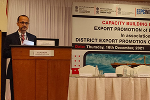 Mr. Sirsendu Mukherjee, Branch Manager, ECGC (Pune) addressed the meeting.