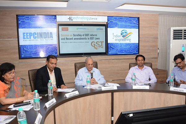 Mr. B D Agarwal, Regional Chairman (ER), EEPC India giving the Welcome Address. (On his right) Mr. Vineet Bansal, CEO, eDominer Technologies Pvt. Ltd.; Mrs Anima Pandey, Regional Director (ER) & Director (Membership), EEPC India (far left); Mr Santosh Jaiswal, Assistant Commissioner, CGST & CX, Kolkata North Commissionerate (2nd from right); and Mr Partha Santra, Superintendent, Directorate General of Goods and Services Tax Intelligence (far right) are present.