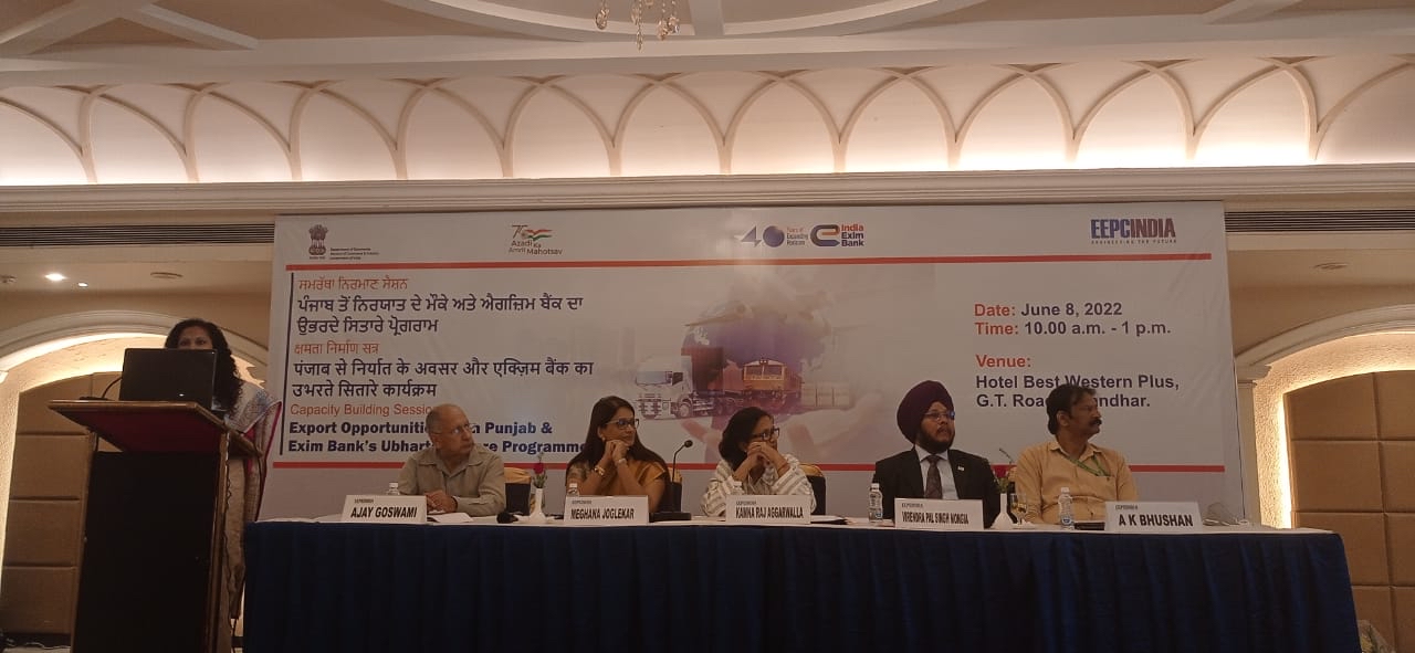 EEPC India, Department of Commerce, Government of India, Exim Bank of India Joint Capacity Building event was addressed by (on the dais) Mr Ajay Goswami, Working Committe Member, EEPC India (far left); Ms Meghana Joglekar, General Manager, Exim Bank of India (second from left); Mr Virendra Pal Singh Mongia, Exim Bank of India, Chandigarh Head (second from right); Ms Kamna Raj Aggarwalla, Regional Chairperson (NR), EEPC India (third from left) & Mr Ajay Kumar Bhushan, Working Committe Member, EEPC India (far right).